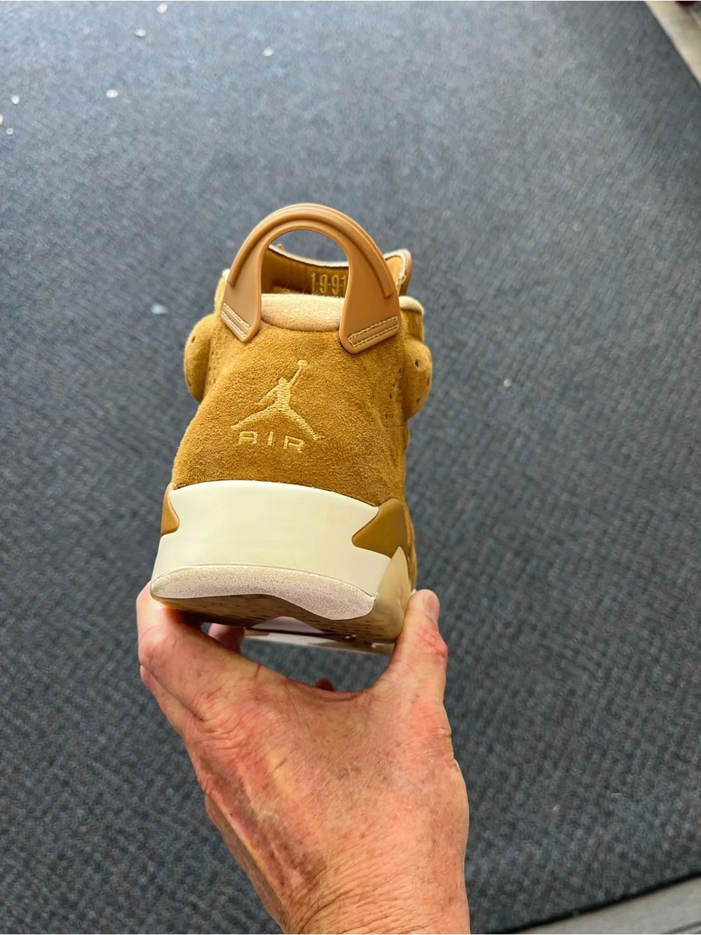 Jordan Air 6 Wheat   size 10 men